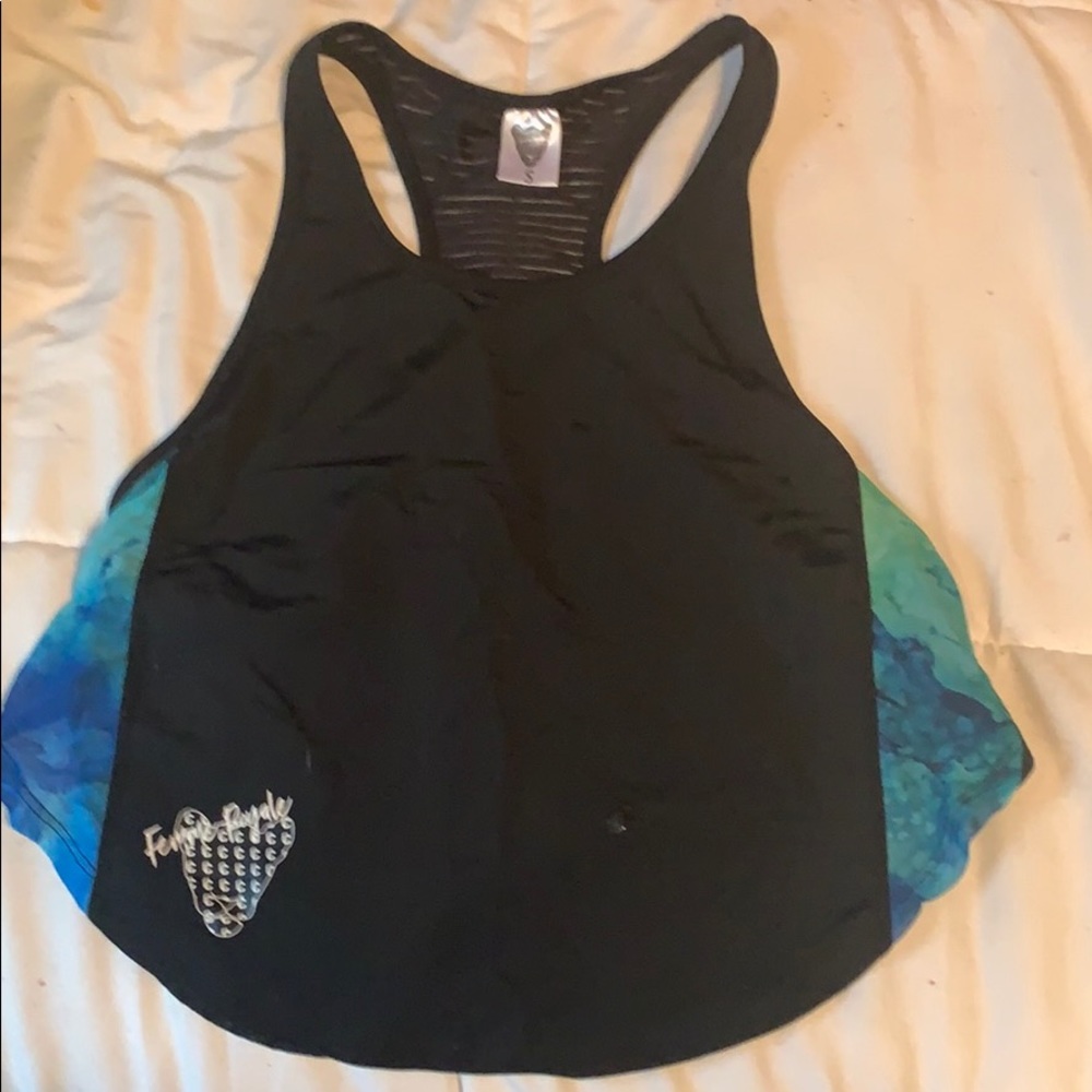 Barbella box tank